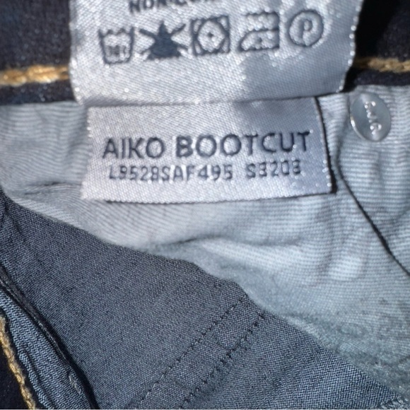 Silver AIKO Women’s Denim Jeans Size 30/31 NWOT Bootcut Dark With Fading Lowrise - Picture 7 of 9